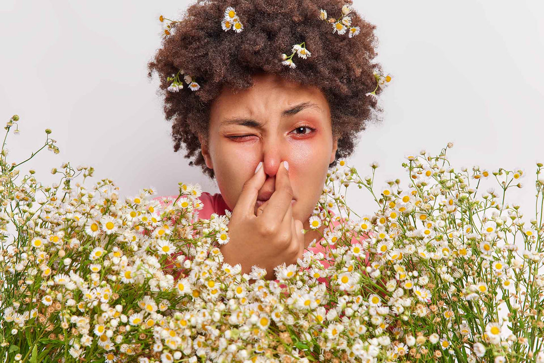 Femeie cu criza de astm declansata de polen